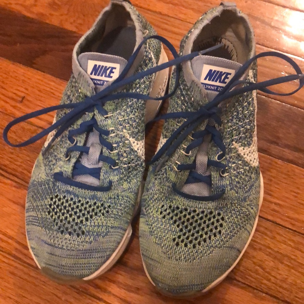Nike flyknit zoom gym shoes/ trainers